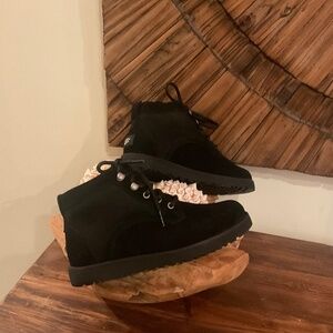 UGG Women’s Bethany Suede Lace-up Ankle Black Bootie’s , Size 6
